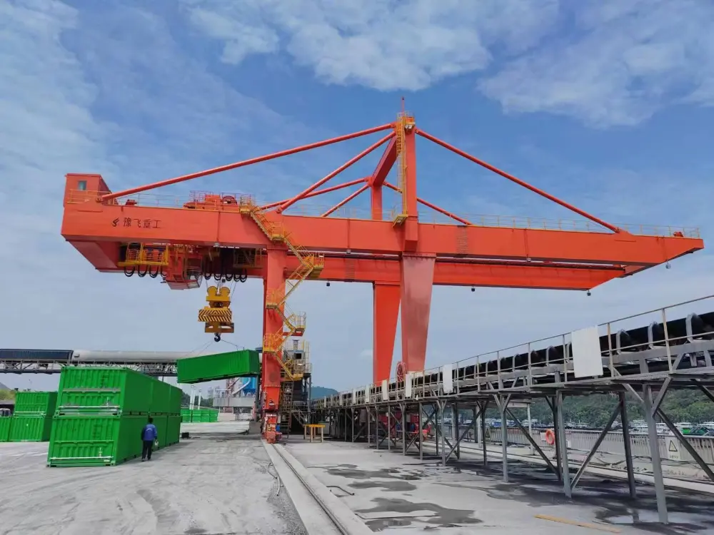 Yufei Heavy Industry Group - Henan crane Co., LTD | to help Guangxi port construction, a quayside container crane successfully delivered!